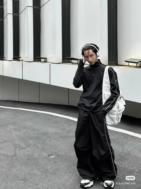 Japanese Outfits Street Style Tokyo Fashion, Tokyo Fashion Men, Japanese Outfits Street Style, Japanese Street Wear, Tokyo Street Style, Korean Streetwear, Street Style Outfits Men, Street Fashion Men Streetwear, Mens Fashion Streetwear