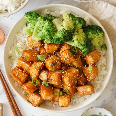 20-Minute Crispy Teriyaki Tofu Recipe - Gathering Dreams Crispy Teriyaki Tofu, Tofu Teriyaki, Entrees Recipes, Dishes To Cook, Teriyaki Tofu, Tofu Recipe, Asian Inspired Dishes, Crispy Tofu, Midweek Meals