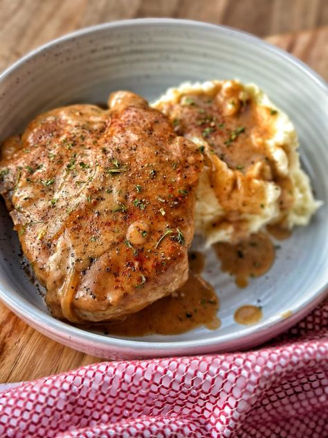 Smothered Pork Chops with a Black Pepper and Paprika Gravy The Tipsy Housewife, Tipsy Housewife, Creamy Mashed Potatoes Recipe, Smothered Pork, Pork Chop Recipes Baked, Pork Chop Dinner, Smothered Pork Chops, Pork Ham, Pork Dinner