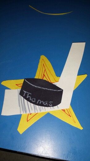 Hockey puck craft for preschool Hockey Art Preschool, Winter Sports Art For Preschool, Hockey Preschool Crafts, Hockey Crafts For Preschoolers, Winter Sports Crafts For Toddlers, Sports Crafts For Toddlers, Hockey Crafts For Kids, Sports Crafts For Kids, Winter Sports Crafts