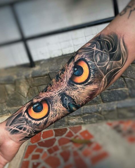 Tattoo Work By © Roberto Carlos Owl Eye Tattoo, Realistic Owl Tattoo, Owl Tattoo Sleeve, Model Tattoo, Tato Lengan, Biomechanical Tattoo, Owl Tattoo Design, Owl Eyes, 1 Tattoo