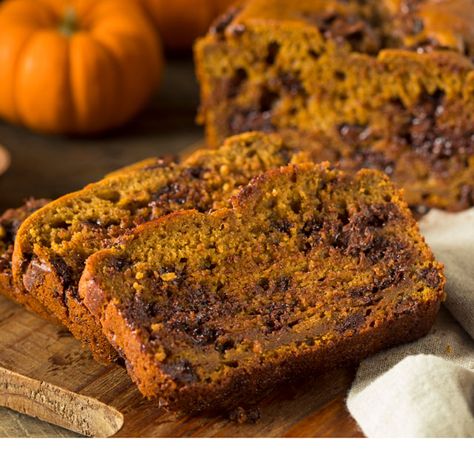 Recipe: Low-Sugar Pumpkin Bread with Pecan & Dark Chocolate Pumpkin Pecan Bread, Pumpkin Bread Recipe Healthy, Pecan Bread, Healthy Pumpkin Bread, Pumpkin Hummus, Chocolate Pumpkin, Sugar Pumpkin, Pumpkin Bread Recipe, Bread Serving