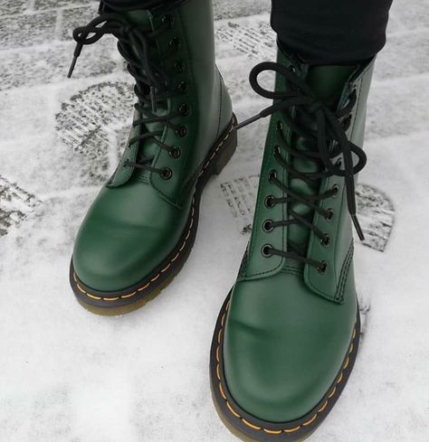 Green Dr Martens, Feet Warmers, Doc Martens Outfits, Dr Martens Outfit, Dr Martens Style, Doc Martens Style, Mens Motorcycle Boots, Doc Martens Outfit, Doc Martens Boots