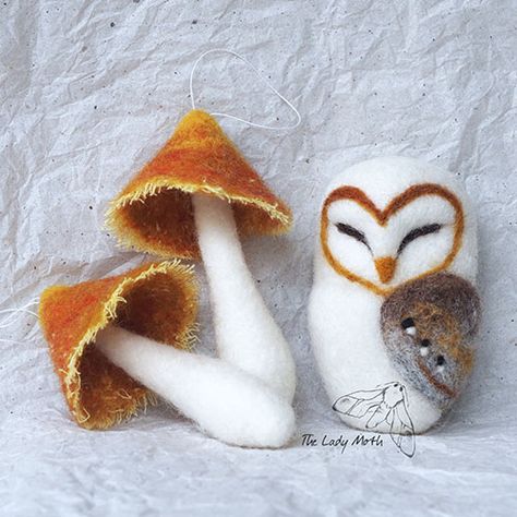 Felted Ornaments, Needle Felted Ornaments, Needle Felted Owl, Crewel Embroidery Patterns, Felt Owls, Felted Wool Crafts, Felt Owl, Needle Felting Projects, Handmade Tags