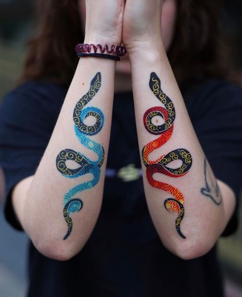 Tattoo Page - Gorgeous twin snakes 👏 Artist: @pittakkm Twin Snake Tattoo, Korean Style Tattoo, Uv Ink Tattoos, Twin Snakes, Vibrant Tattoos, Blue Ink Tattoos, Tattoo People, Asian Culture, Snake Tattoo