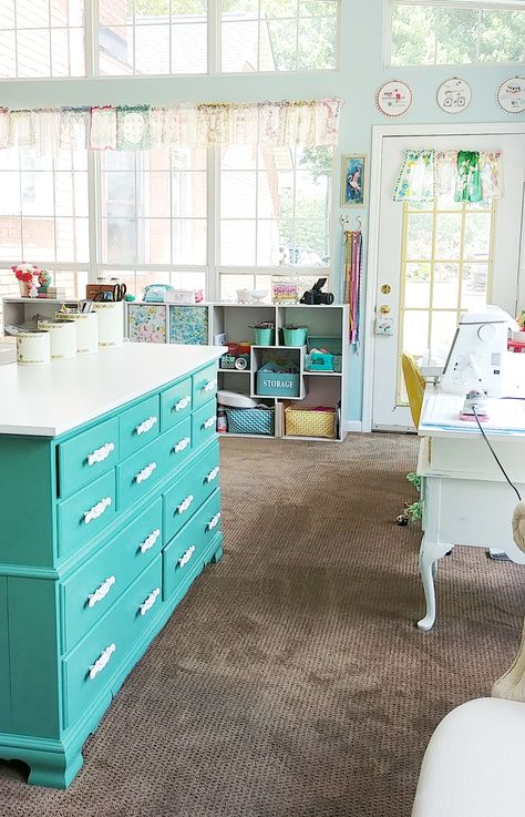 Sewing Room Inspiration, Sewing Spaces, Sewing Room Design, Room Studio, Craft Room Design, Sewing Room Organization, Quilting Room, Sewing Space, Quilting Studio