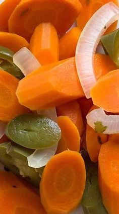 Mexican Pickled Carrots, Quick Pickle Recipe, Spicy Carrots, Mexican Appetizers, Pickled Carrots, Pickled Veggies, Mexican Cooking, Hispanic Food, Pickled Vegetables