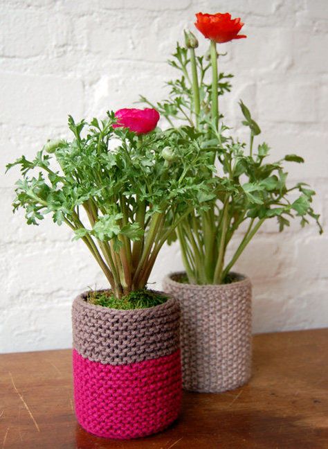 Knitted Decor, Flower Pot Design, Plant Pot Covers, Knit Basket, Crochet For Home, Cache Pot, Luxury Flowers, Holiday Colors, Knitting Tutorial