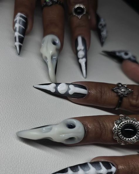 𝖇𝖔𝖓𝖊 𝖒𝖊, 𝖇𝖆𝖇𝖞 🖤 #getwhatyougetnails Plague Doctor Nails, Doctor Nails, Bone Nails, Halloween 3d, Plague Doctor, Nail Inspo, Bones, Nails, Halloween