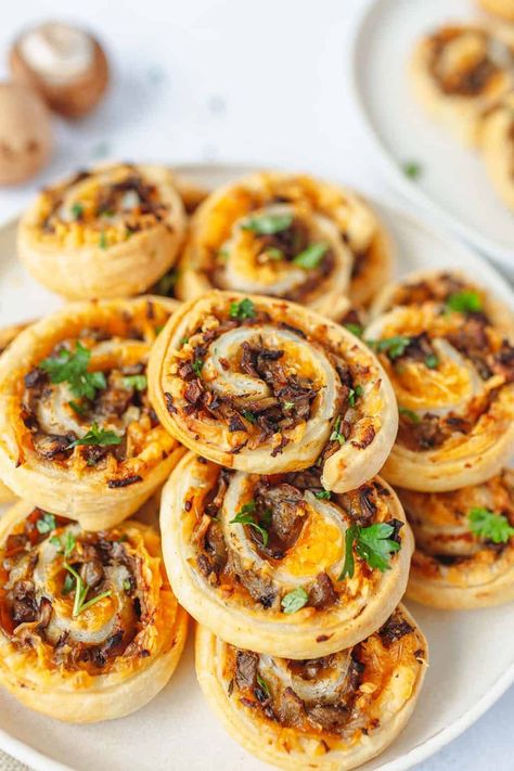 These Vegan Puff Pastry Pinwheels loaded with savoury mushrooms and gooey vegan cheese are the perfect finger-food party appetizers. They're great for any holiday season, gatherings or parties when your friends are coming over. Vegetarian Potstickers Recipe, Mushroom Puff Pastry, Fall Finger Foods, Vegan Puff Pastry, Mashed Potato Bites, Pastry Pinwheels, Puff Pastry Pinwheels, Vegan Finger Foods, Frozen Sweet Potato Fries