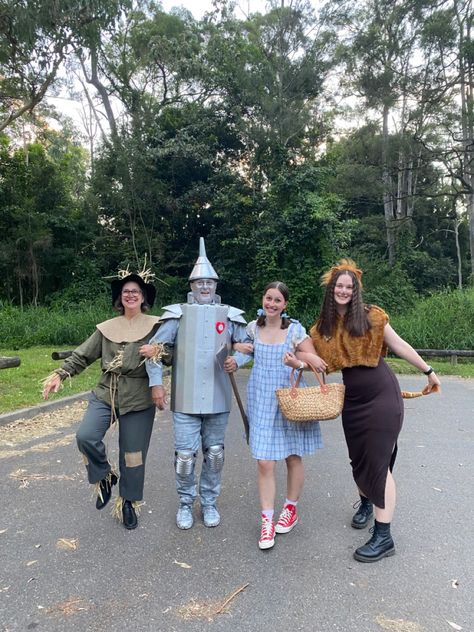 Dorothy And The Scarecrow, Dorthy Tin Man Couples Costume, Wizard Of Oz Princess Costume, Easy Tin Man Costume, Scarecrow Men Costume, Wizard Of Oz Costume Ideas Tin Man, Tin Man Costume Men, Wizard Of Oz Tin Man Costume, Dorothy And Scarecrow Costume