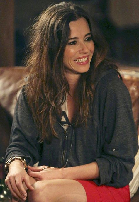 Linda Cardellini Hair, Judy Hale, Linda Cardellini, Velma Dinkley, Celebrity Style Icons, Legally Blonde, Doja Cat, Hollywood Glamour, Celebrity Pictures