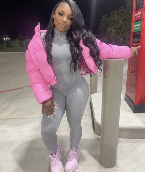 Pink Puffer Jacket Outfit, Pink Jumpsuits Outfit, Jumpsuit Outfit Black, Pink Jacket Outfit, Swag Outfits For Girls, Classy Casual Outfits, Cute Swag Outfits