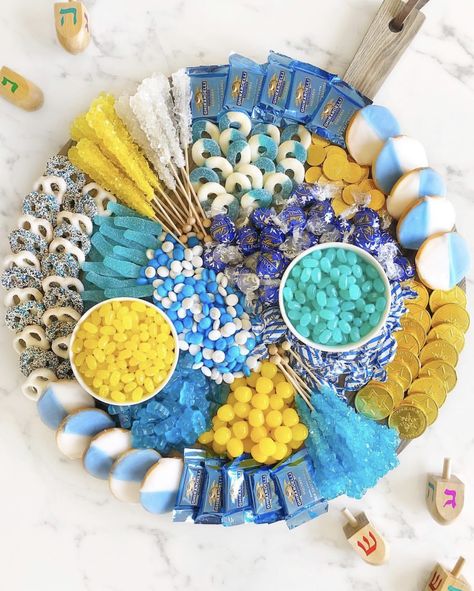 Ain't Too Proud To Meg – Food Stylist sharing tips to make beautiful boards for every occasion. Hanukkah Desserts, Candy Board, Chanukah Party, Company Christmas Party, Charcuterie Inspiration, Festive Desserts, Color Party, Snack Board, Blue Food