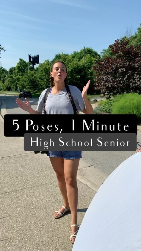 Senior Portraits Girl, Senior Photography Poses, Graduation Photography Poses, Senior Portrait Poses, Foto Portrait, Senior Photo Poses, Graduation Picture Poses, Photography Posing Guide, Foto Tips