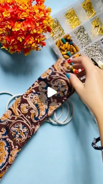 Fabric Accessories Diy, Toran With Bangles, Diy Thread Bangles, Navratri Fabric Jewellery, Silk Accessories Diy, Fabric Jewellery Design, Handmade Fabric Bangles, Handmade Fabric Jwellery, Fabric Bangles Diy