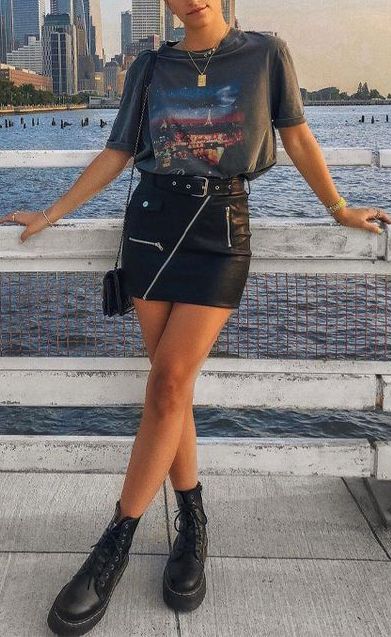 Urban | Edgy skirt | Luvtolook | Curating fashion and style Rock Concert Outfit Shorts, Outfits For Indie Concert, Mana Concert Outfit, Cute Concert Outfits Summer, Concert Fits Summer, Leder Shorts Outfit, Grunge Concert Outfit, Cute Concert Outfits, Concert Outfit Rock