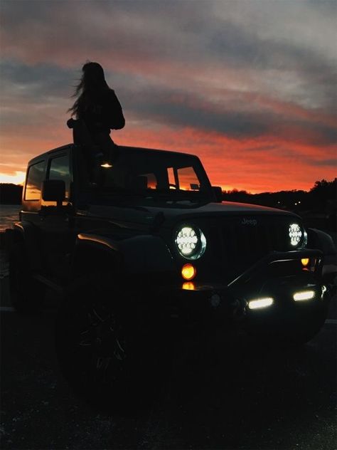 Photowall Ideas, Jeep Photos, Dream Cars Jeep, Shotting Photo, Jeep Cars, Jeep Girl, Jeep Life, Jolie Photo, Summer Dream