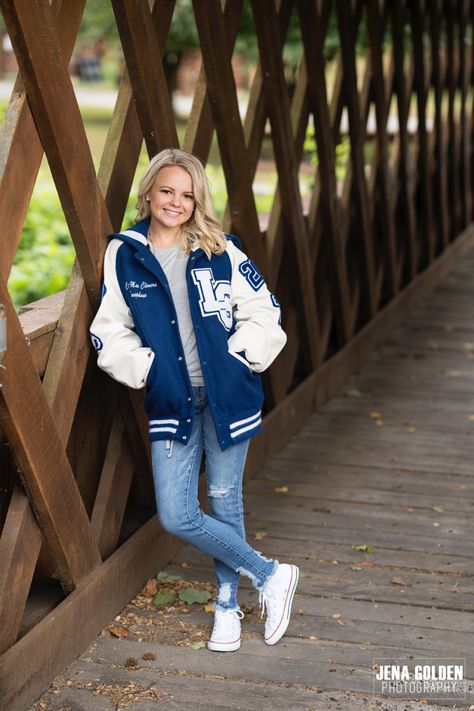 Tennis Letterman Jacket, Senior Picture Ideas With Letter Jacket, Letterman Jacket Pictures, School Photoshoot, Senior Pictures Dresses, Golden Photography, Softball Senior Pictures, Senior Jackets, Letter Jacket