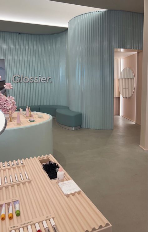 Glossier Office, Beauty Display, Glossier Store, Glossier Pop Up, Retail Store Interior Design, Corporate Office Design, Retail Store Interior, Pilates Studio, Corporate Office