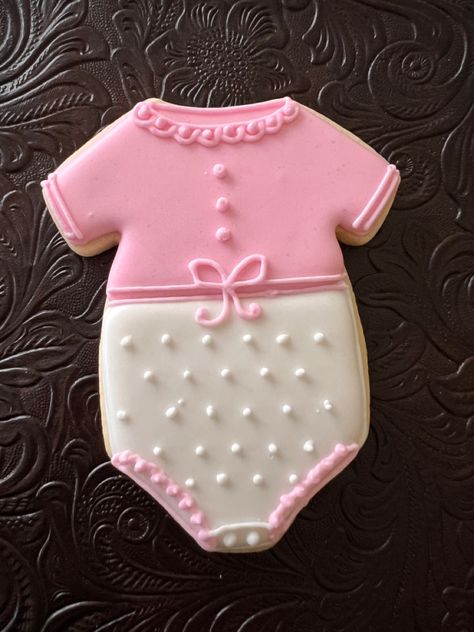 Baby Girl Onesie Cookies, Simple Baby Shower Cake, Wedding Shower Cupcakes, Royal Icing Cookies Recipe, Birthday Greeting Message, Onesie Cookies, Cookie Icing Recipe, Decorative Cookies