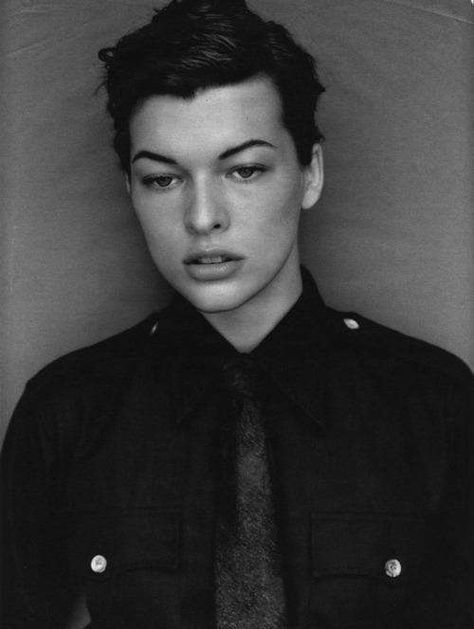 Androgynous Models | Men That Look Like Women & Vice-Versa Androgynous Women, Michael Thompson, Androgynous Models, Milla Jovovich, Actrices Hollywood, Androgynous Fashion, Ruby Rose, Minsk, Tomboy Fashion