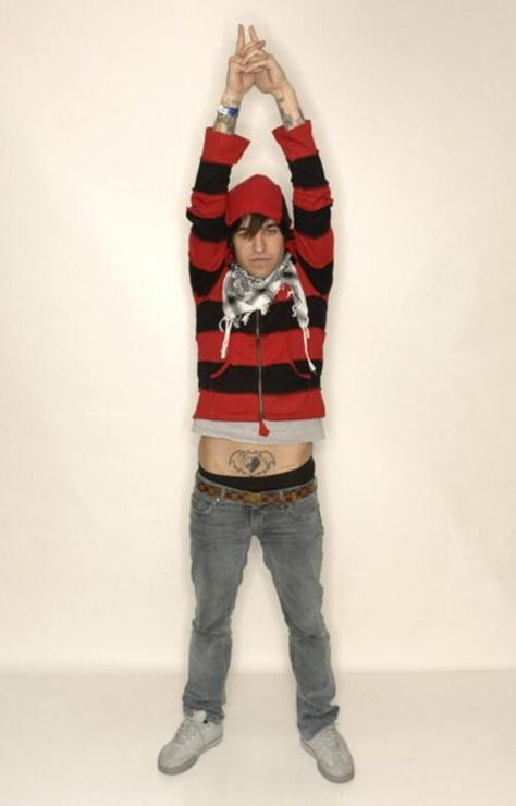 ♥33 Pop Punk Outfits Men, Male Emo Outfits, Pop Punk Outfits, Punk Outfits Men, Pete Wentz Blonde Hair, Emo Pete Wentz, Pete Wentz Selfie, Pete Wentz Clandestine, 2010 Outfits