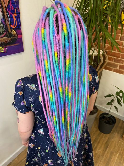 Rainbow Dreadlocks, Dyed Locs Ideas, Colorful Dreadlocks, Rainbow Dreads, Blue Dreadlocks, Dreadlock Ideas, Locs Ideas, Locs Inspiration, Dyed Locs