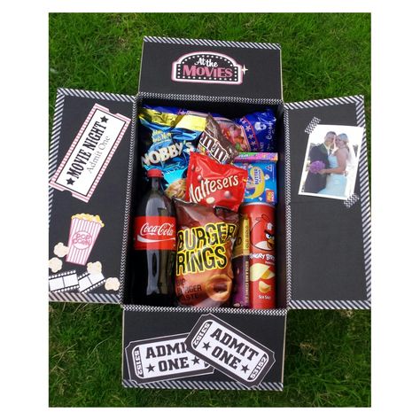 Movie Date Box Gift Ideas, Movie Theather, Movie Night Basket, Date Night Gifts, Movie Date, 3rd Anniversary, Care Packages, Snack Box, Valentines Day Party