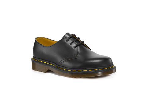 Basic footwear Dr Martens Boots Men, Dr Martens Store, Martin Shoes, Doc Martens Boots, Leather Footwear, Martens Boots, Martin Boots, Shoes Leather, Shoe Obsession