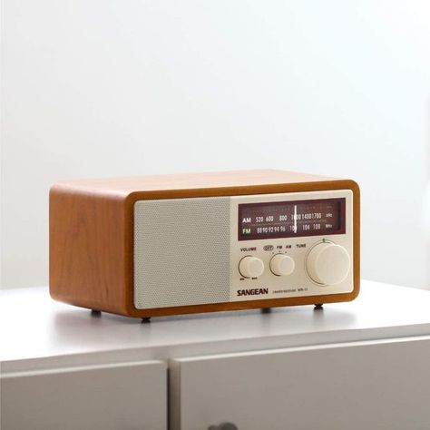 The 4 Best Tabletop Radios Portable Speaker Design, Small Speakers, Retro Radio, Digital Radio, Diy Speakers, Portable Radio, Radio Clock, Speaker Design, Home Tools