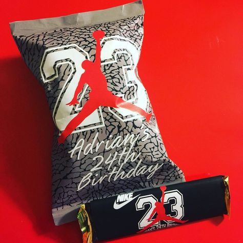 Craftysophia7 on Instagram: “Cricut print and cut is amazing! 🙌🏼 Jumpman Chip bags and Hersey bars  #jordan23 #michaeljordan #michaeljordan23 #treatboxes  #minishoebox…” Jordan Decorations, 23rd Birthday Themes, Nike Birthday, Sneaker Gala, Nike Party, Jordan Birthday, Duck Party, Sneaker Ball, Jersey Party