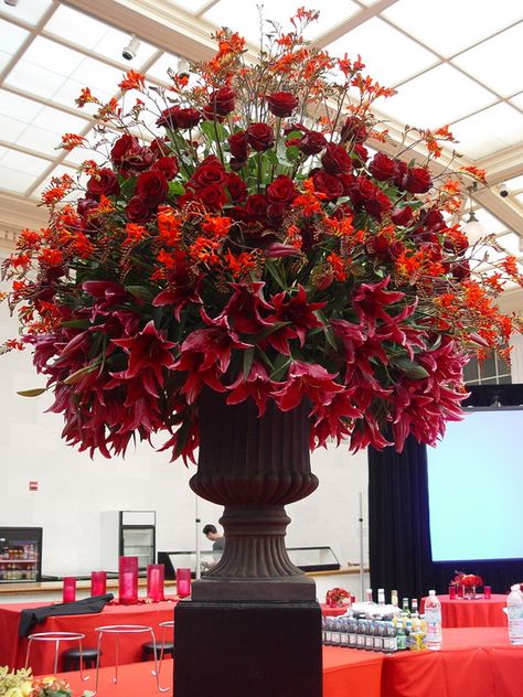 Dramatic red flowers in a large room arrangement. Hotel Flower Arrangements, Red Flower Arrangements, Red Rose Arrangements, Room Arrangement, Hotel Flowers, Rose Floral Arrangements, Wedding Hall Decorations, Altar Arrangement, Large Flower Arrangements