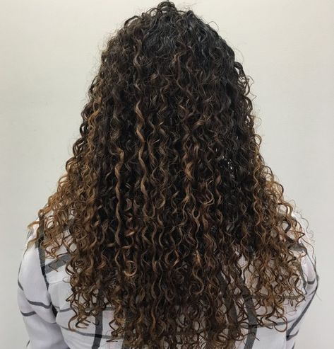 Tight Curls Perm for Long Hair Perms For Medium Hair, Tight Curl Perm, Bad Perm, Spiral Perms, Perm Styles, Perm Ideas, Types Of Perms, Long Perm, Loose Perm