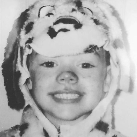 Harry recommends my spotify account😌 click on the photo Young Harry Styles, Harry Styles Icons, Dalmatian Costume, Harry Birthday, Harry Styles Cute, Patrick Dempsey, Black And White Baby, Harry Styles Pictures, Black And White Film