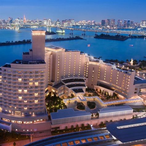 Stay at 5-star hotels like 📍Hilton Tokyo Odaiba with Avanti Vacations for free room upgrades and other special perks I can get you. ☕ #TravelBetter #Tokyo #HiltonTokyoOdaiba #TokyoHotels #TokyoTravel #TravelAdvisor Tokyo Skyline, Japan Hotel, Tokyo Bay, Hilton Hotels, Meeting Space, Tokyo Hotels, Tokyo Tower, Odaiba, Meeting Rooms