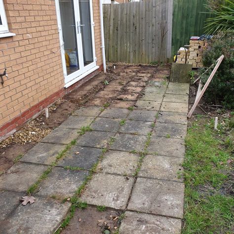 Easy Paving Ideas, Quick Yard Makeover, Affordable Pathway Ideas, Alternative Patio Ideas, Old Paving Slabs Ideas, Garden Borders With Stones, Old Pavers Reusing, Small Garden Paving Ideas, Council House Garden Ideas