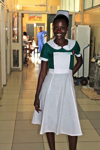 Nurses wear traditional uniforms at Korle Bu Teaching Hospital. Read about the Colorectal Center's 2012 mission:  http://cincinnatichildrensblog.org/category/ghana-2012/ Ghana Nurses Green Uniform, Black Nurses, Male Nurses, Vintage Nursing, Nurse Dress Uniform, 1950 Women, Nursing History, Vintage Medicine, Fashion Work Outfit