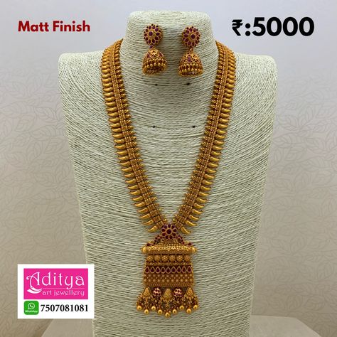 Modern Mangalsutra Designs Simple, Long Necklace Gold Indian, Long Haram Gold Jewellery Designs, Haram Designs, Long Haram, Neck Pieces Jewelry, Gold Jewelry Outfits, Choker Necklace Designs, New Gold Jewellery Designs