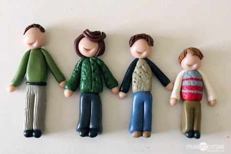 Polymer Clay People, Clay People, Family Ornaments, Polymer Clay Christmas, Custom Family Portrait, Clay Figures, Clay Miniatures, Sculpting Clay, Diy Clay Crafts