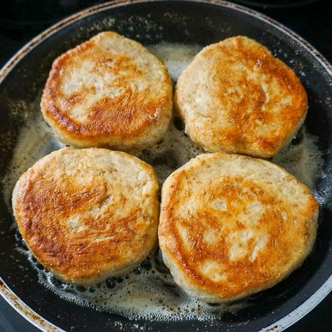 Newfoundland Toutons. The delight of every Newfoundlander, especially served with melting butter & a drizzle of molasses.#breakfast #brunch #breadbaking #newfoundland Hobbit Feast, Best Garlic Bread Recipe, Newfoundland Recipes, Melting Butter, Garlic Bread Recipe, Canadian Food, Pan Bread, Donut Recipes, Molasses