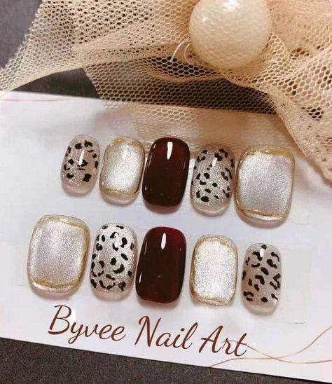 Nails For Brides, Cute Press On Nails, Eye Glitter, Nails Cute, Nail Sets, Round Nails, Crystal Cross, Cat Eye Nails, Bride Nails