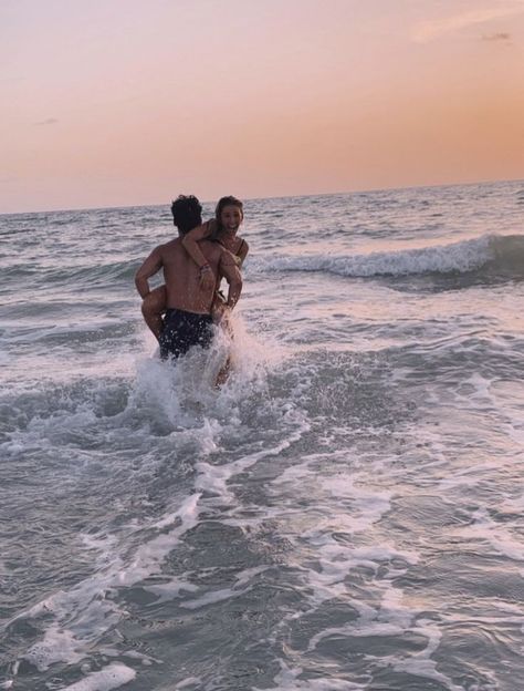 casal divertido | casal na praia Shotting Photo, Photographie Portrait Inspiration, The Love Club, Boyfriend Goals, Cute Couples Photos, Relationship Goals Pictures, Photo Couple, Cute Relationship Goals, Summer Dream