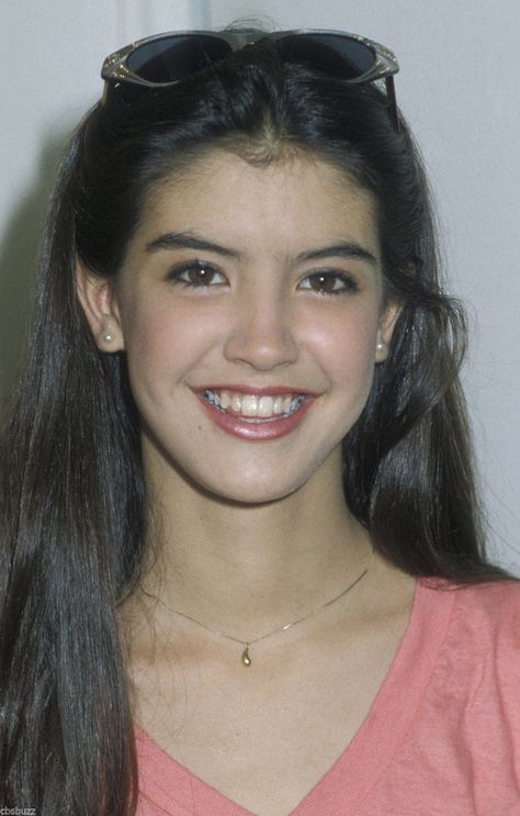 Young Phoebe Cates (1020×1600) Phoebe Cates Fast Times, Phoebe Gates, Phoebe Cates, 인물 드로잉, Female Celebrities, Female Actresses, Famous Women, 영감을 주는 캐릭터, Fotografi Potret