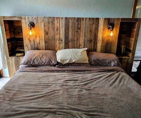 Pallet Wood Headboard - Imgur Pallet Wood Headboard Diy, Pallet Bed Headboard, Pallet Wood Headboard, Pallet Headboard Diy, Wood Pallet Beds, Diy Wood Headboard, Farmhouse Bedroom Furniture, Diy Pallet Bed, Pallet Headboard