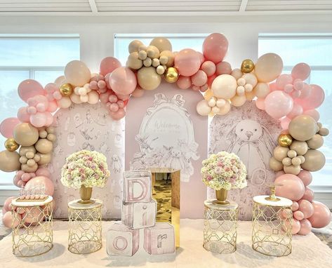 Dior Theme, Tiffany Baby Showers, Baby Dior, Birthday Balloon Decorations, Girl Themes, Fun Easy Crafts, Girl Decor