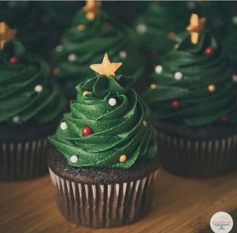 Jul Kaka, Christmas Cupcakes Recipes, Jul Mad, Christmas Tree Cupcakes, Christmas Cake Designs, Cupcake Cake Designs, Bakery Ideas, Christmas Food Desserts, Christmas Feeling