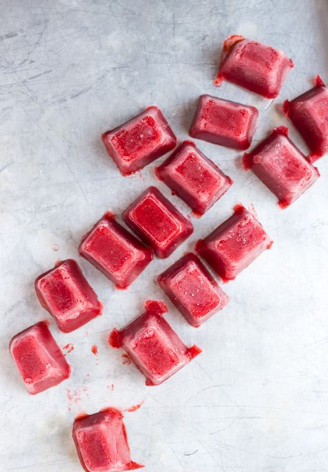 Smoothie Cubes Recipes, Smoothie Cubes Frozen, Smoothie Ice Cubes, Smoothie Bites, Frozen Smoothie Recipes, Smoothie Shots, Smoothie Bags, Food Content Ideas, Smoothie Business