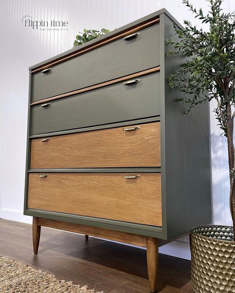 From paint disaster to Mid-Century Modern dream ✨ Swipe to witness the remarkable transformation of this MCM dresser! Painted in Oakmoss by @melangepaints Stained in @generalfinishes Antique Oak ✨ Use CODE FLIPPINTIME10 for 10% OFF your Melange orders ✨ #melangepaints #zibraweeklypick #ipainteditpretty #furnitureflip #furnitureupcycle #paintedfurniture #itsaboutflippintime #zibradrama #furnituremakeover #grandforksfurnitureflippin #FurnitureRescue #BeforeAndAfter Reed Furniture, Dresser Flips, Mcm Dresser, Dresser Refinish, Dresser Painted, Refinishing Furniture Diy, Upscale Furniture, Dresser Design, Mid Century Dresser