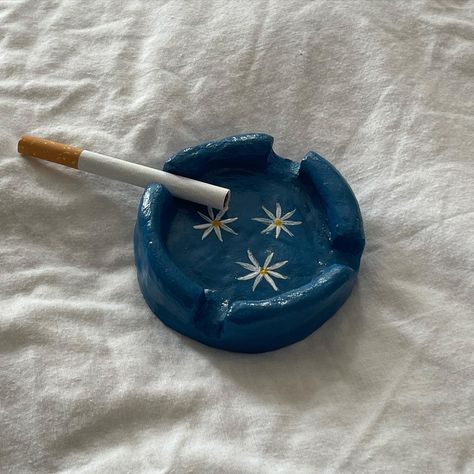 handmade, so great as a gift, shop via link Pottery Painting Ideas Ashtray, Weird Ashtrays Clay, Cute Clay Ashtray Ideas, Air Clay Ashtray Ideas, Pottery Ash Tray, Cool Clay Projects, Air Dry Clay Trinkets, Air Dry Clay Ash Tray, Clay Ash Tray Diy